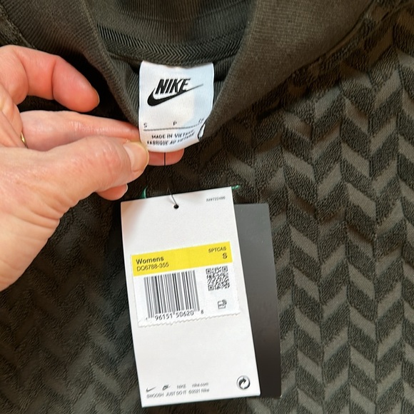 NWT! Nike Jacquard all over print boxy t- green - Picture 9 of 10